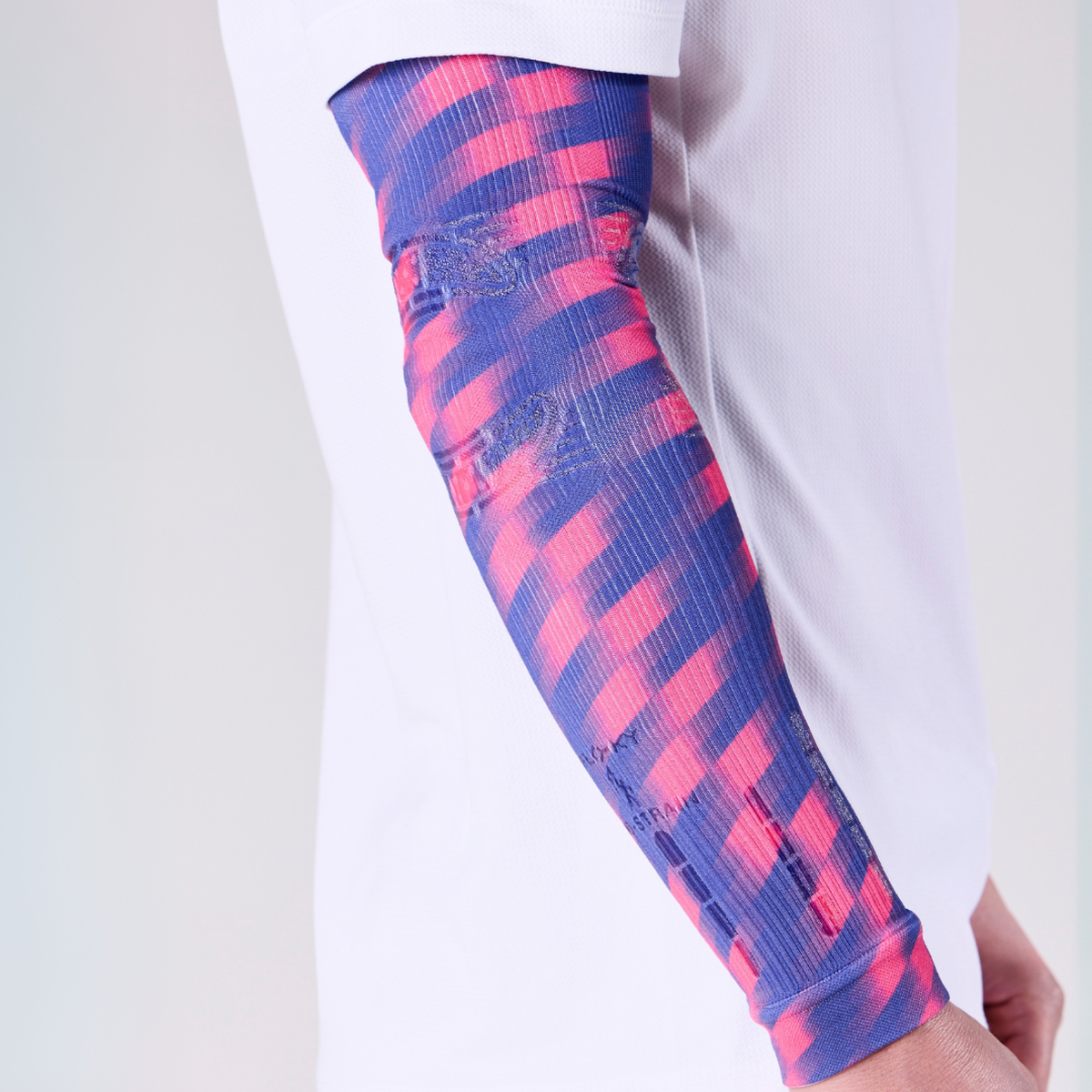 NO STRAIN Sleeve - Image 62